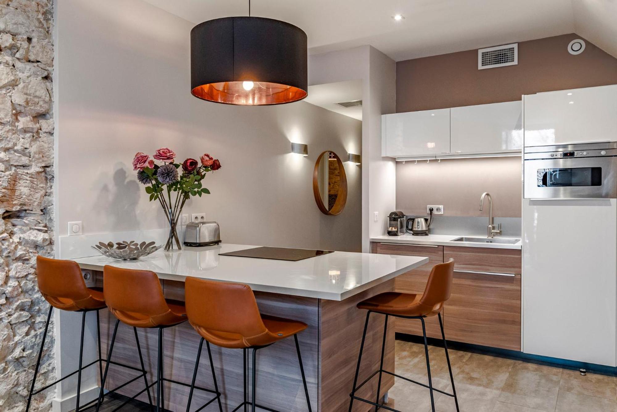 Luxury Family 2Br - Prime Location, Walk To Beach & Shopping, Sunny Balcony - Totolulu Cannes Hoche Exterior foto