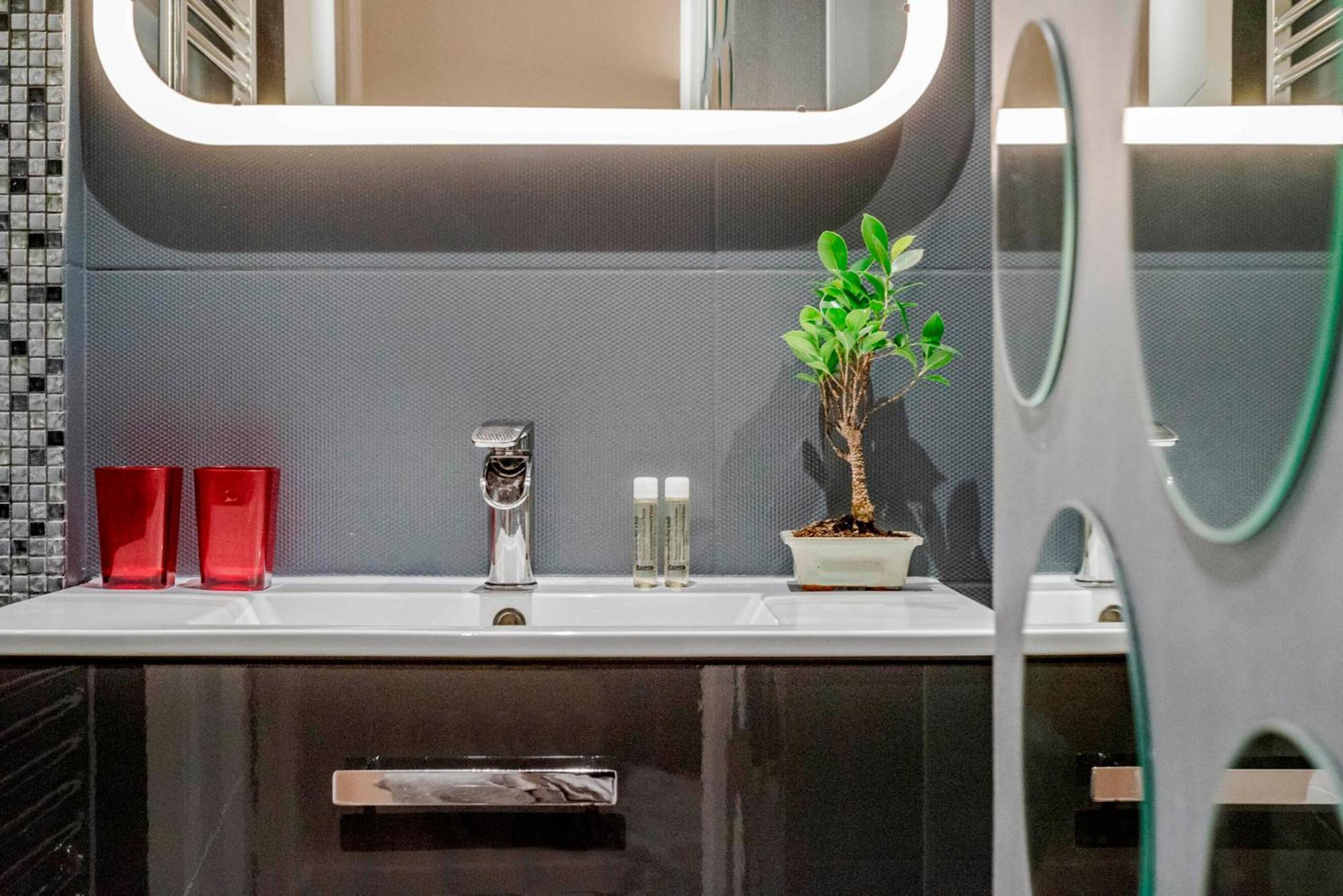 Luxury Family 2Br - Prime Location, Walk To Beach & Shopping, Sunny Balcony - Totolulu Cannes Hoche Exterior foto