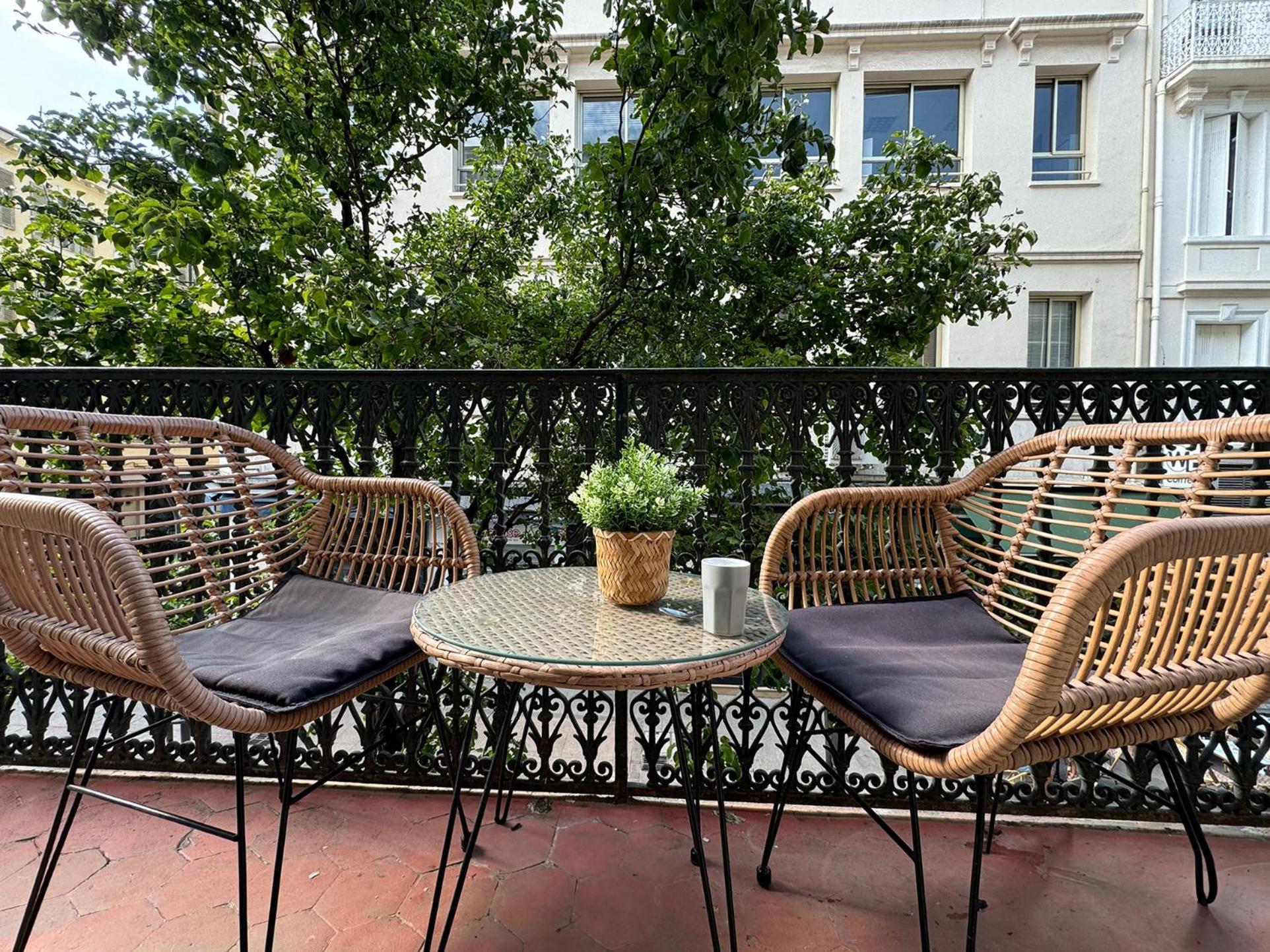 Luxury Family 2Br - Prime Location, Walk To Beach & Shopping, Sunny Balcony - Totolulu Cannes Hoche Exterior foto